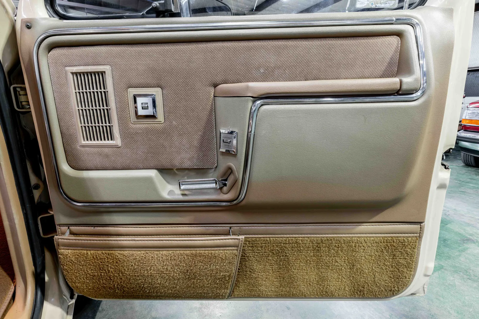 1986-Ford-F150-Light-Desert-Tan-2FTCF15N2GCB16924--47.jpg